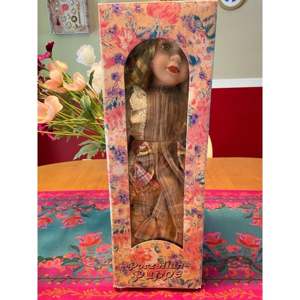 Porcelain Doll ***Very Rare*** Perfect for Collectors - Picture 2 of 6